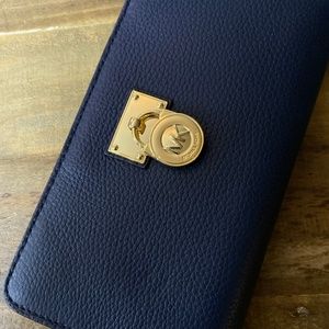 Michael Kors Hamilton Large Zip Wallet Navy